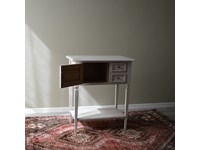 Tavolino rettangolare Provenzale in stile Shabby Chic. Il tavolino è realizzato in legno massello ed è rifinito in laccatura Shabby chic. Scontato del -27%. Offerta Outlet Mobilgross