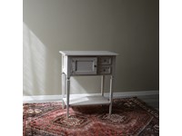 Tavolino rettangolare Provenzale in stile Shabby Chic. Il tavolino è realizzato in legno massello ed è rifinito in laccatura Shabby chic. Scontato del -27%. Offerta Outlet Mobilgross