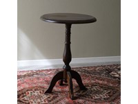 Tavolino Tondo in stile. Il tavolino è rifinito con lucidatura eseguita a mano. Scontato del -53%. Offerta Outlet Mobilgross