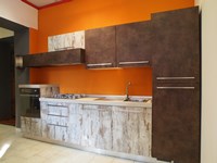 CUCINA LINEARE TRANCHE' LEGNO E SETA BROWN