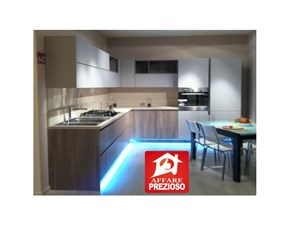 CUCINE vetro: PREZZI negli spazi espositivi CUCINE vetro: PREZZI negli spazi espositivi
