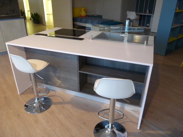 Blocco isola dibiesse smile con cappa a scomparsa! cucine a ... Cucina con piano lavoro a scomparsa
