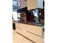 Composit Cucina Modello Mood ad isola con tavolo integrato + colonne Del Tongo Industrie Design Modello Amalfi in Quercia Daquara Scura .