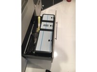 Cucina con contenitori per raccolta differenziata