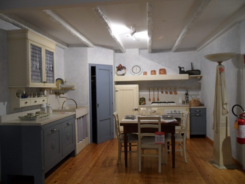 Cucina ad angolo in legno altri colori Country a prezzo ribassato Cucina ad angolo in legno altri colori Country a prezzo ribassato