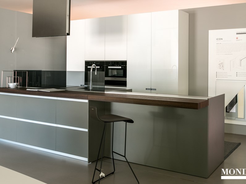 Cucina ad isola Icon di Ernestomeda super accessoriata scontata del 41% Cucina ad isola Icon di Ernestomeda super accessoriata scontata del 41%