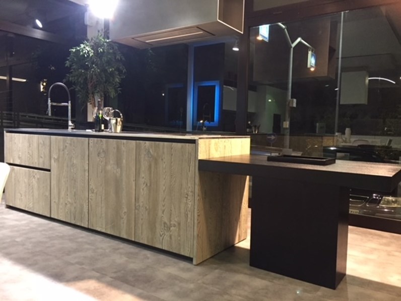 Cucina ad isola in legno a prezzo ribassato 48% Cucina ad isola in legno a prezzo ribassato 48%