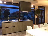 Cucina ad isola in legno a prezzo ribassato 50%
