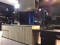 Cucina ad isola in legno a prezzo ribassato 50%