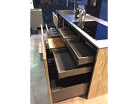 Cucina ad isola in legno a prezzo ribassato 50%