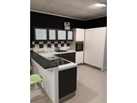 Cucina altri colori moderna con penisola Maya Tre