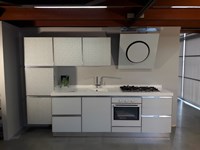 Cucina lineare Horizon anta vetro laccato scontata