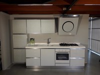 Cucina lineare in vetro laccato