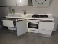cucina lineare dibiesse cucine con top in corian e vasca integrata