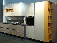 Cucina Arredo3 modello Cloe. Cucina moderna in legno laminato lucido e laccato opaco in colore bianco.