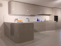 Cucina Arredo3 curva laccato lucido con piano silestone
