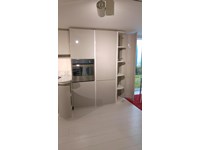Cucina Arredo3 curva laccato lucido con piano silestone