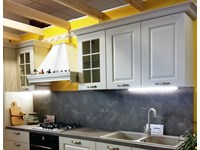 Cucina in legno country classico.
