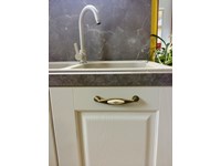 Maniglie classiche con inserto in ceramica per cucina