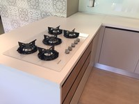 cucina con effetto legno