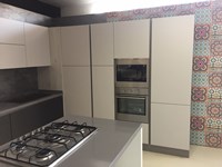 cucina ad angolo con penisola in promozione
