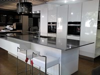 cucina isola bianca lucida