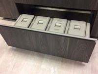 Cucina Berloni dettaglio cestone portarifiuti