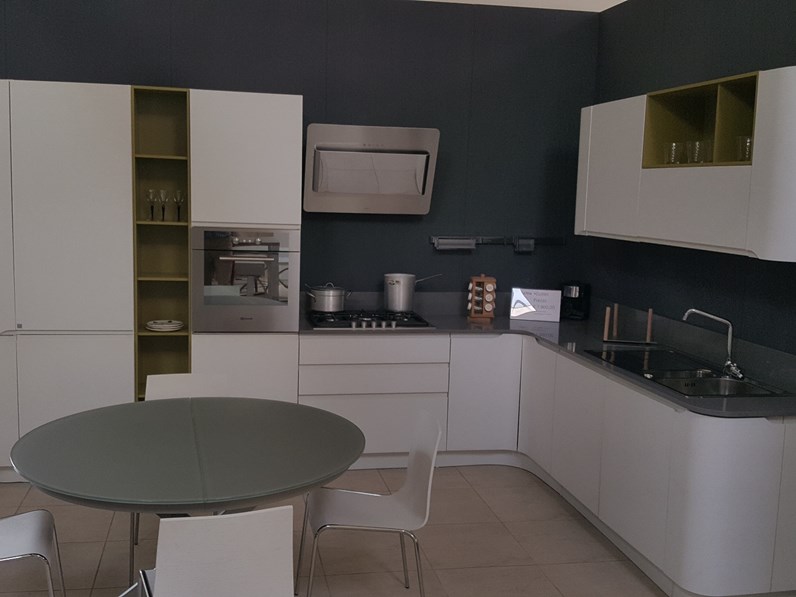 Cucina bianca moderna ad angolo Bring di Stosa cucine in laminato ... Cucina bianca moderna ad angolo Bring di Stosa cucine in laminato ...