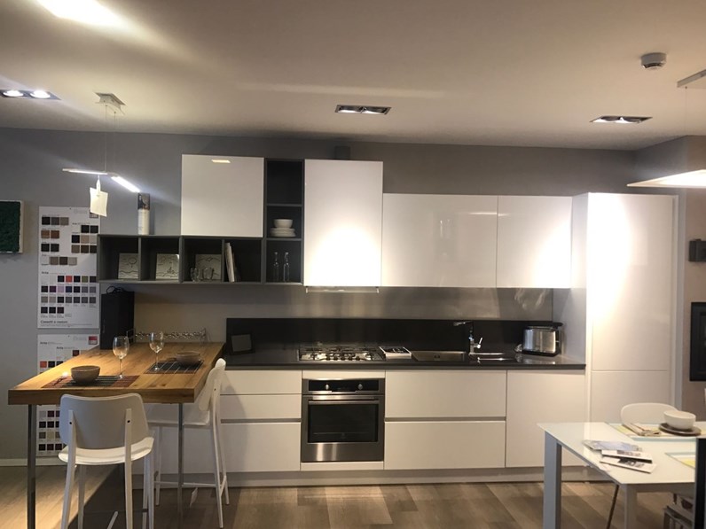 Cucina bianca moderna lineare Brava di Lube cucine in offerta Cucina bianca moderna lineare Brava di Lube cucine in offerta