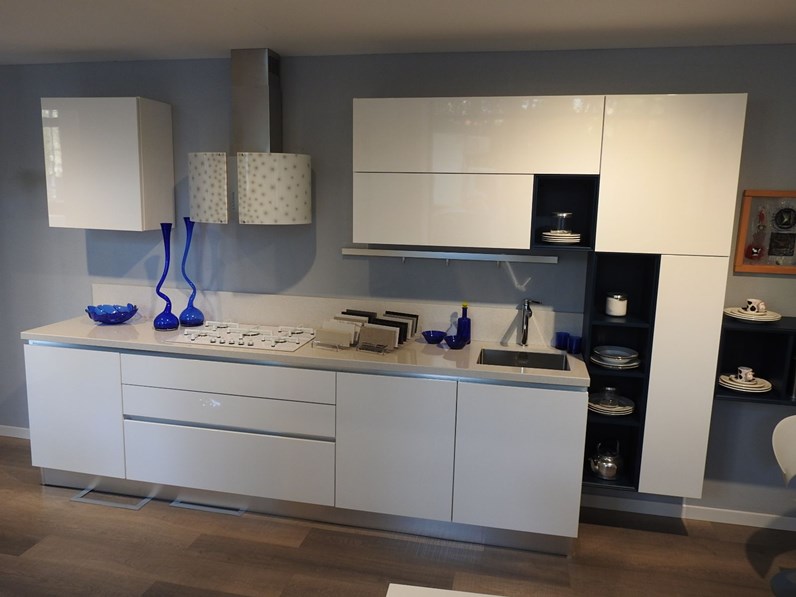 Cucina Bianca Moderna Lineare Brava Lube Cucine In Offerta