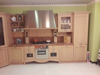 Cucina angolare in frassino naturale anticato stile classico a prezzo scontato