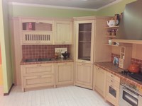 Cucina angolare classica con colonna angolo dispensa