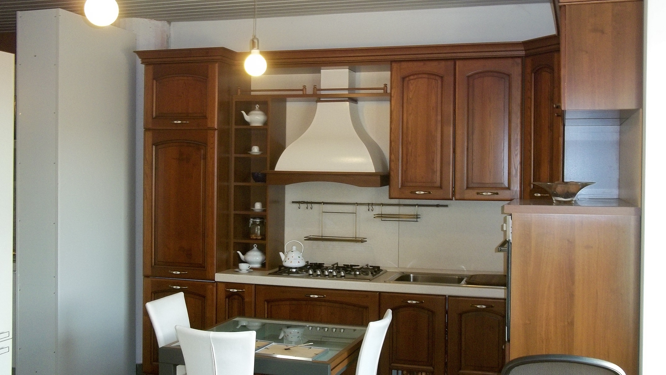 Cucina classica legno massello scontata 50% europlak natura ... Vetrinette classiche legno