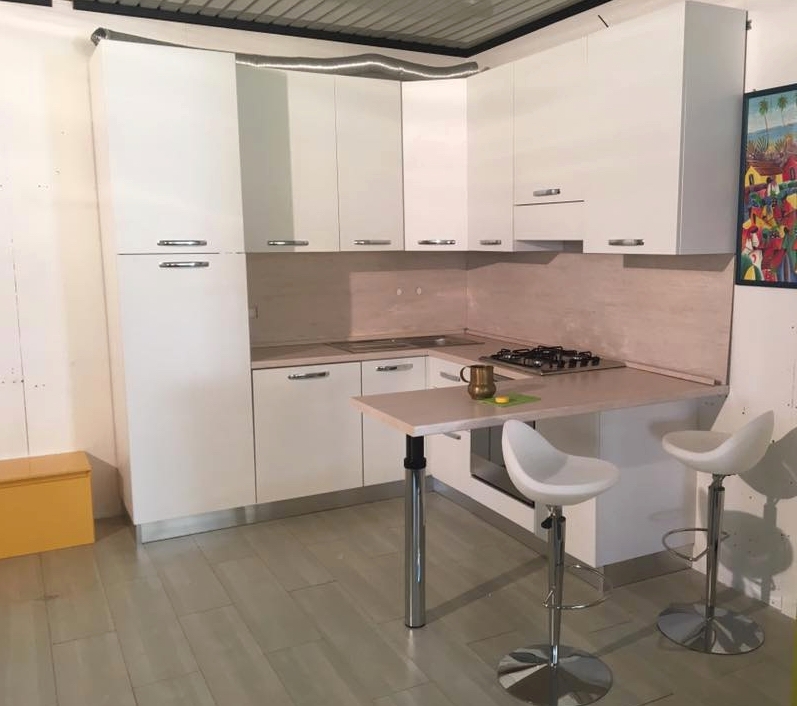 CUCINA COMPLETA DI ELETTRODOMESTICI E PENISOLA FINE SERIE Cucine a