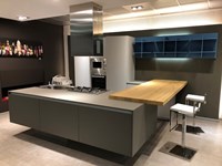 Cucina con isola Arrital scontata del 50%