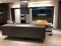 Cucina con isola scontata del 50%