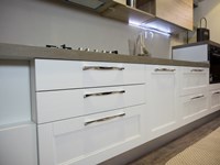 cucina con penisola vintage white in offerta composizione bloccata nuovimondi
