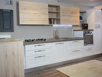 cucina con penisola vintage white in offerta composizione bloccata nuovimondi