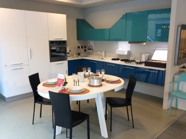 Prezzi cucine blu in offerta Cucine moderne febal in legno massell
