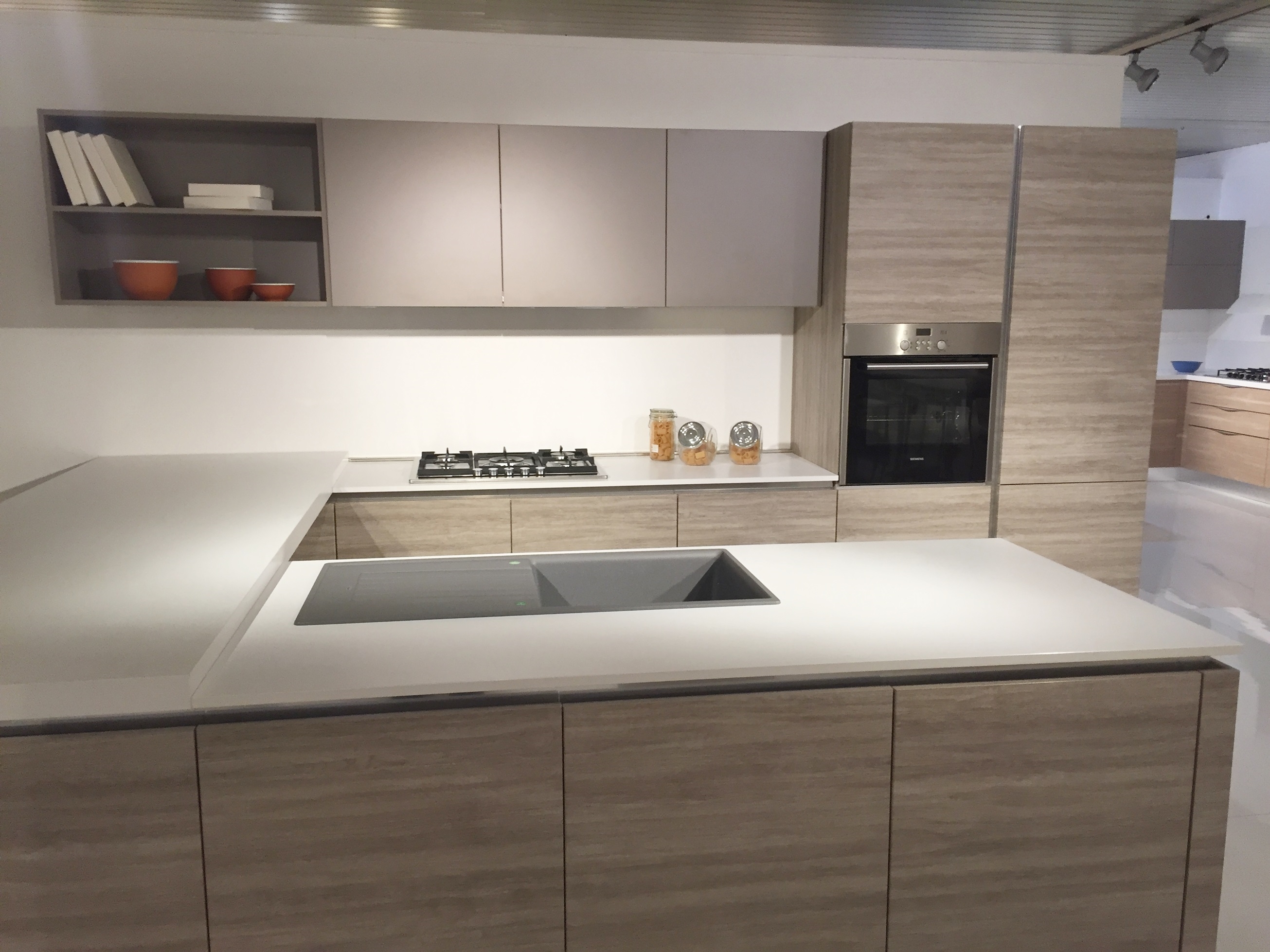 Cucina con tavolo estraibile ikea : cucina ad angolo con isola ...