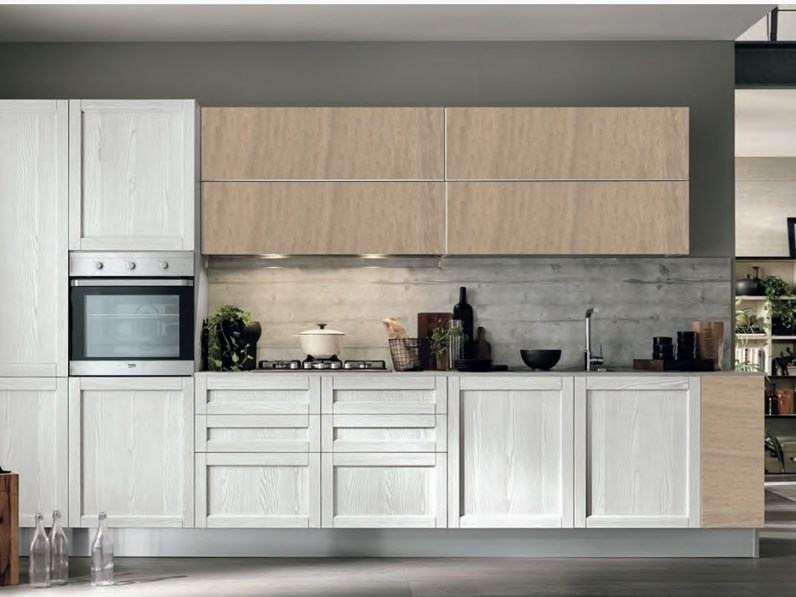 Cucina legno vintage con maniglie integrata in offerta convenienza Cucine in legno chiaro