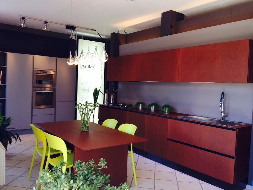 Cucina lineare arrital con tavolo compreso scontata del 50 ... Cucina tavolo