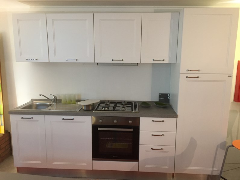 Cucina lineare country Colony Scavolini a prezzo ribassato Cucina lineare country Colony Scavolini a prezzo ribassato