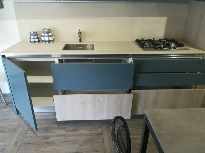 Cucina lineare in melaminico e laccato opaco Sistema 22 a Cucina lineare in melaminico e laccato opaco Sistema 22 a