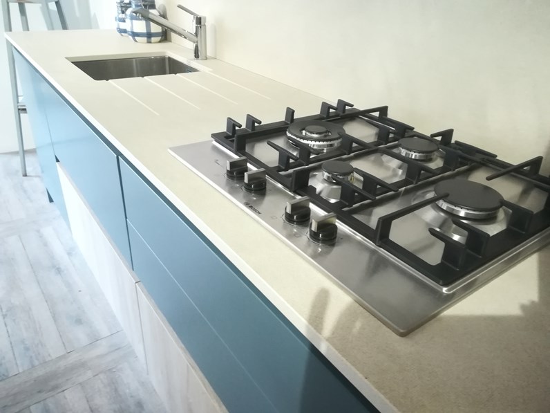 Cucina lineare in melaminico e laccato opaco Sistema 22 a Cucina lineare in melaminico e laccato opaco Sistema 22 a