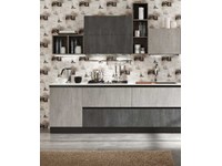 cucina lineare industriale con colonne grigio cemento in offerta nuovimondi
