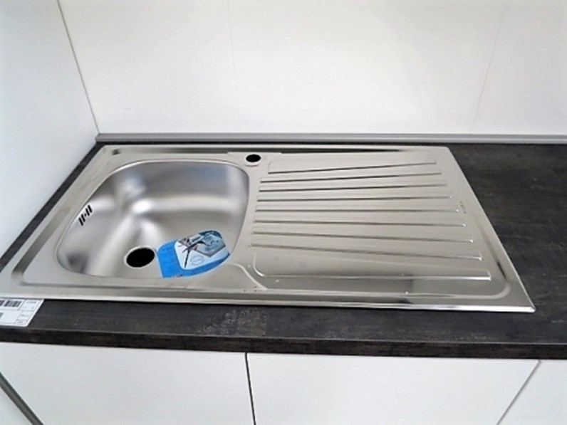 Cucina lineare moderna lineare con 4 elettrodomestici in Offerta Outlet Cucina lineare moderna lineare con 4 elettrodomestici in Offerta Outlet