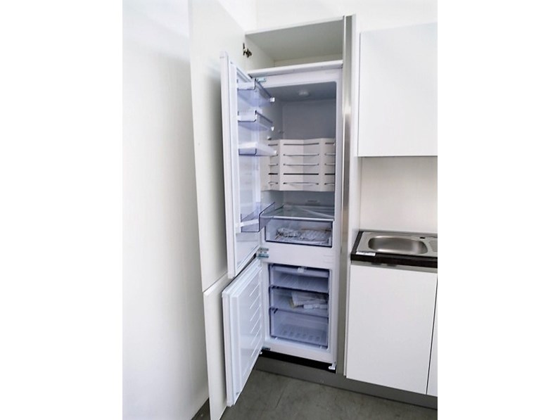 Cucina lineare moderna lineare con 4 elettrodomestici in Offerta Outlet Cucina lineare moderna lineare con 4 elettrodomestici in Offerta Outlet