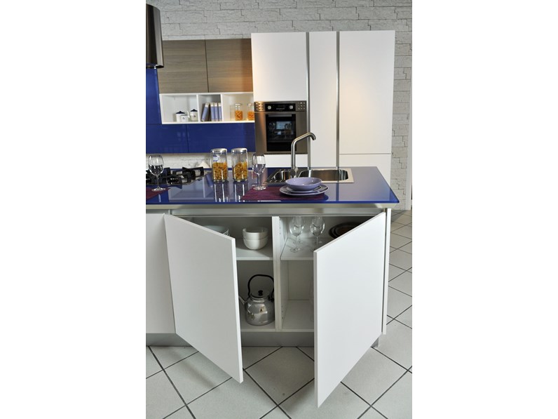 Cucina Lube Brava ad isola completa di elettrodomestici in offerta Cucina Lube Brava ad isola completa di elettrodomestici in offerta