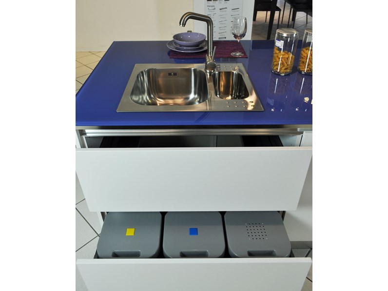 Cucina Lube Brava ad isola completa di elettrodomestici in offerta Cucina Lube Brava ad isola completa di elettrodomestici in offerta